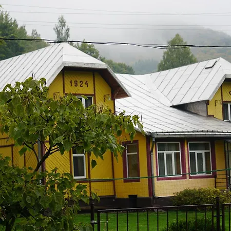 дім з видом на гори. *