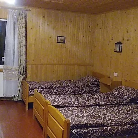 Maison d'hôtes дім з видом на гори.