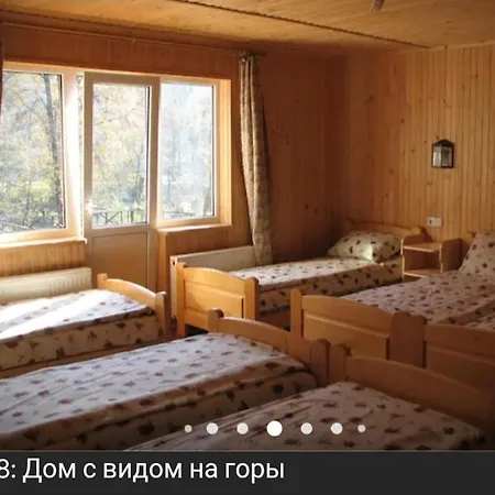 дім з видом на гори. בית הארחה