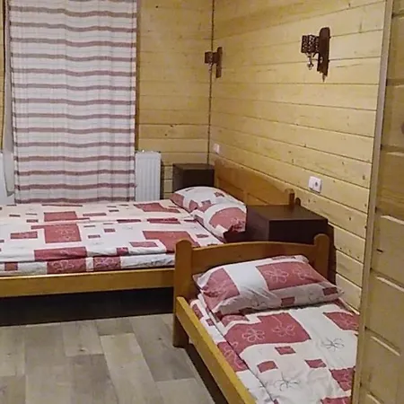 Maison d'hôtes дім з видом на гори.