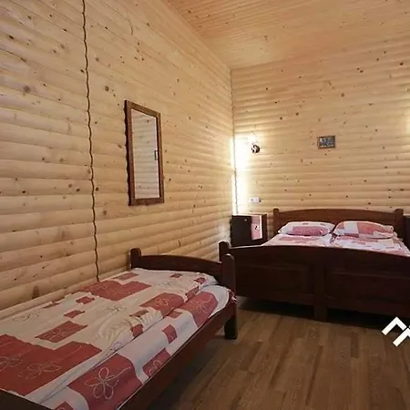 дім з видом на гори. בית הארחה